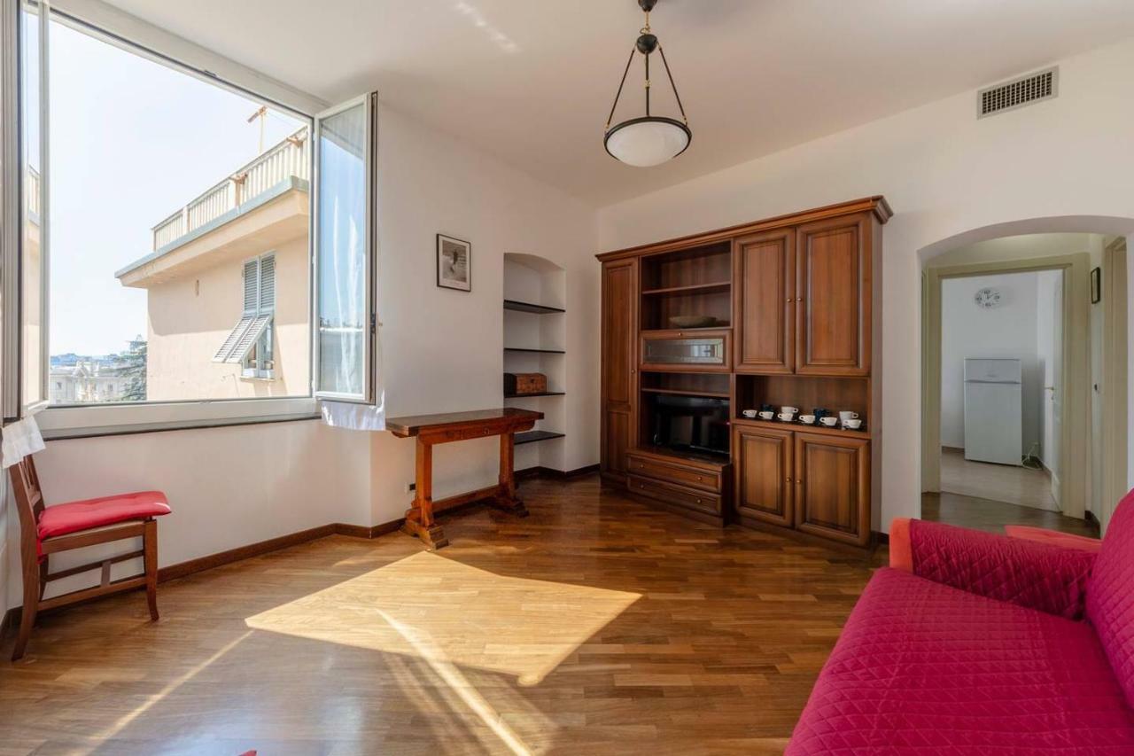 Joivy Apartment For 4 Near The Port Of Генуя Экстерьер фото